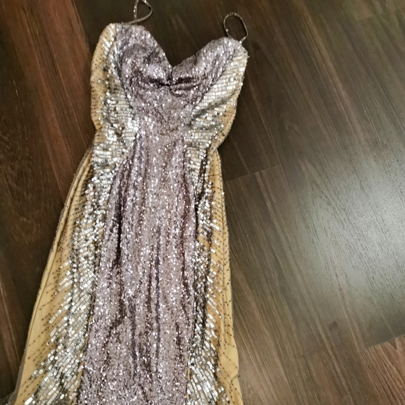 Off-shoulder evening dress - Picture 3 of 5